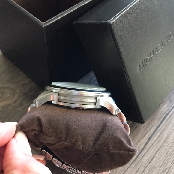 Michael Kors silver oversized watch - Picture 4 of 8